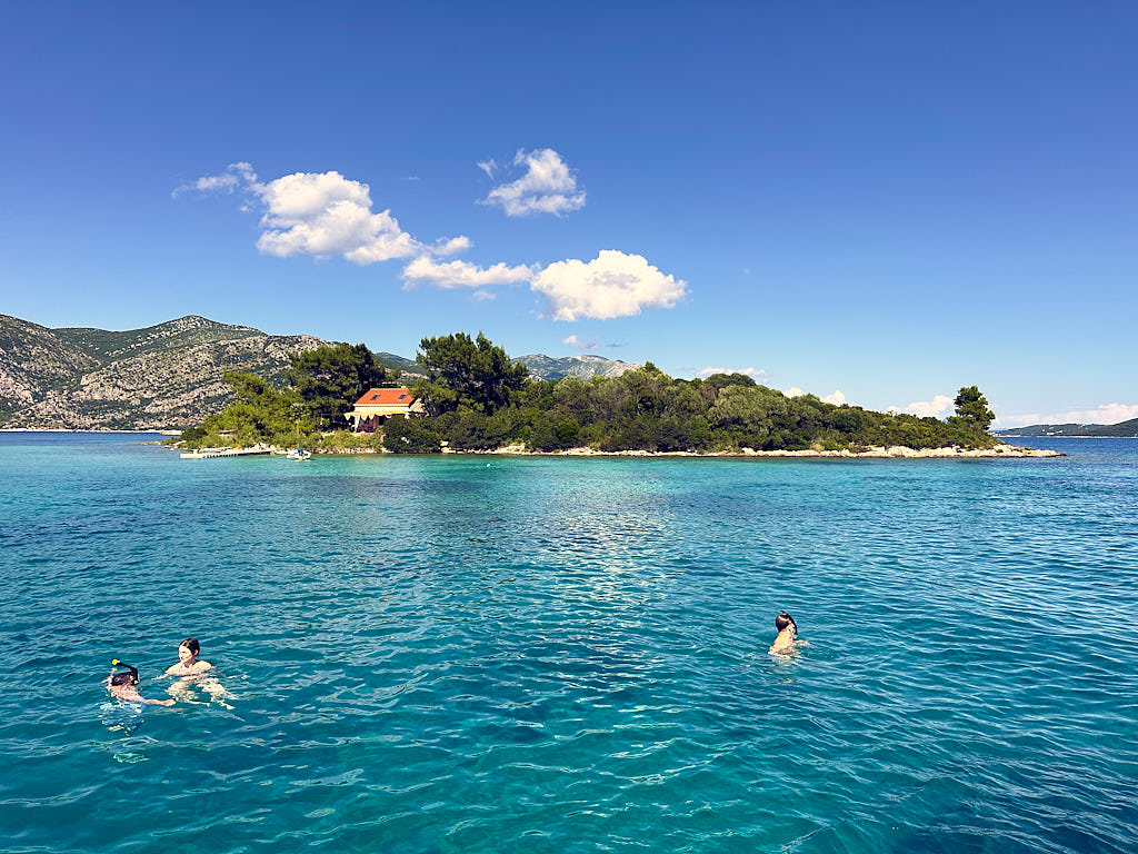 Mala Kneža Islet