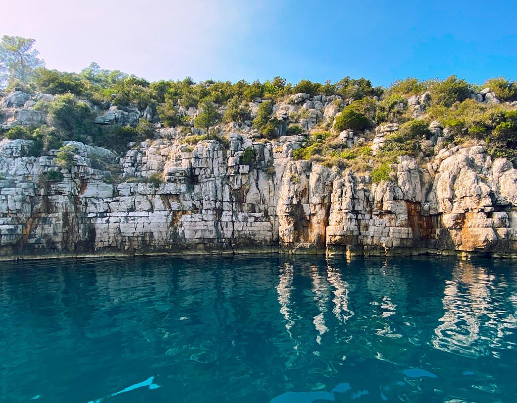 3 Islands: Hidden Cave, Cliff Jumps & Blue Lagoon — photo 5