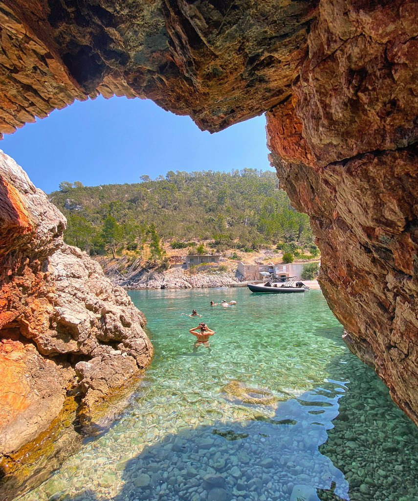 Vela Pogorila Bay (35 minutes)